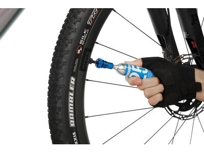 Giant Control Blast CO2 Inflater and 25g Cartridge click to zoom image