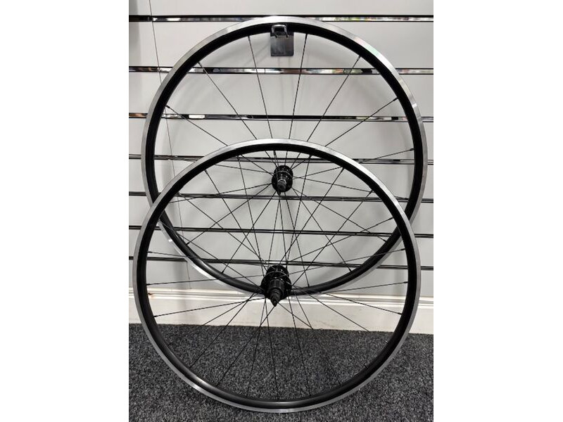 Giant PR2 Black 700c Rim Brake Tubeless Wheelset click to zoom image