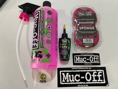 Muc-Off Care Kit Nano Tech + Dry Lube + Sponge
