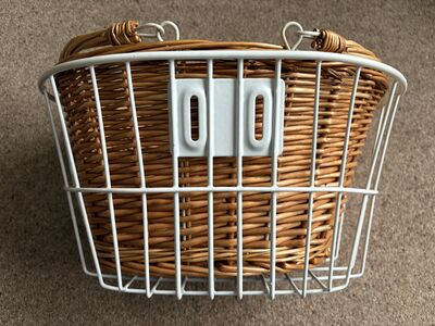 Reid Bikes Standard White Basket Kit + Wicker Basket for Vintage Bikes click to zoom image